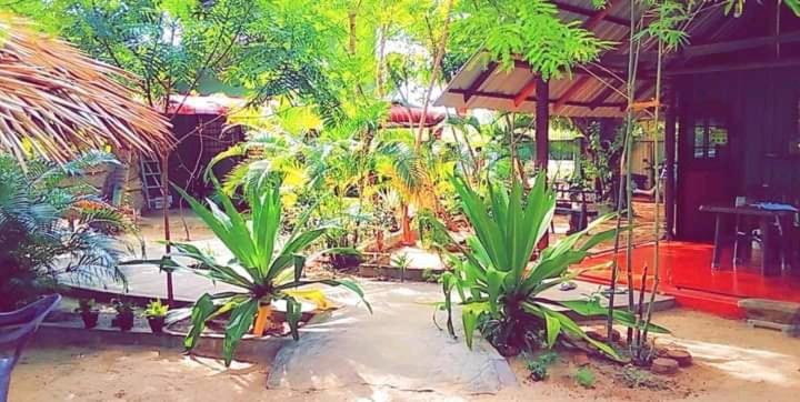 Naaval Beach Villa & Rooms Batticaloa Eksteriør billede