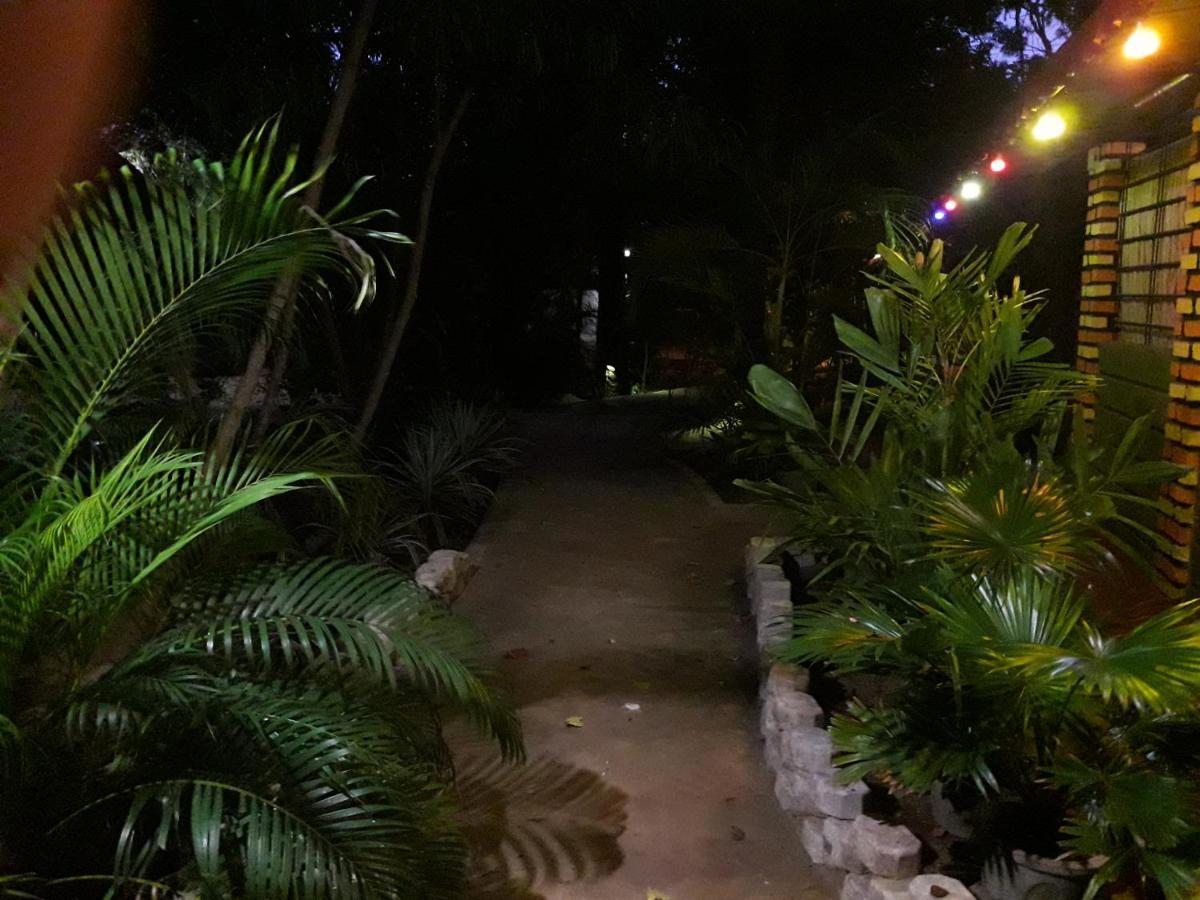 Naaval Beach Villa & Rooms Batticaloa Eksteriør billede