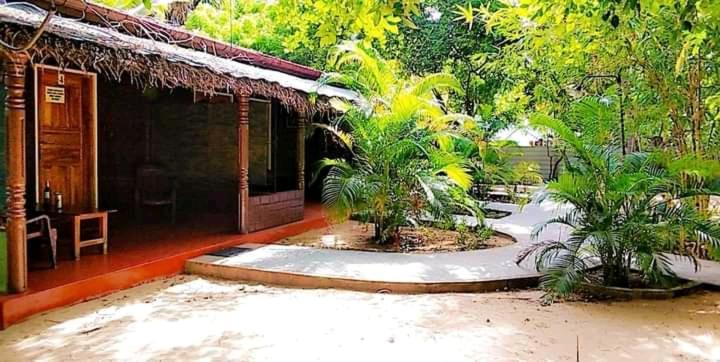 Naaval Beach Villa & Rooms Batticaloa Eksteriør billede