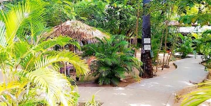 Naaval Beach Villa & Rooms Batticaloa Eksteriør billede