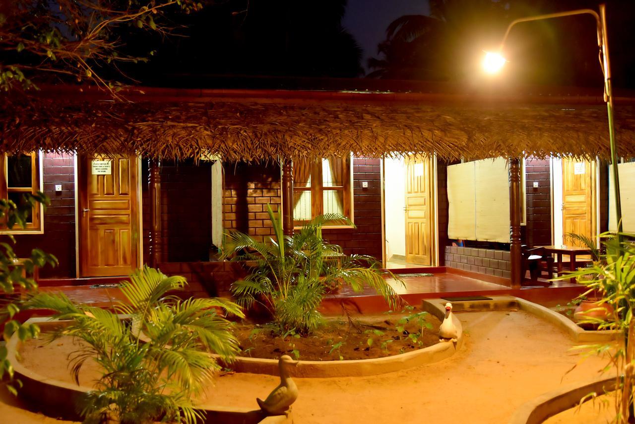 Naaval Beach Villa & Rooms Batticaloa Eksteriør billede