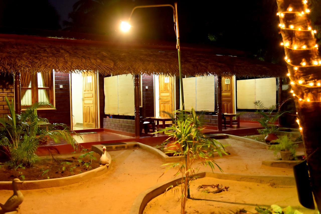 Naaval Beach Villa & Rooms Batticaloa Eksteriør billede