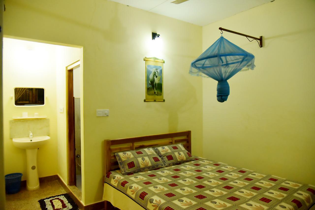 Naaval Beach Villa & Rooms Batticaloa Eksteriør billede